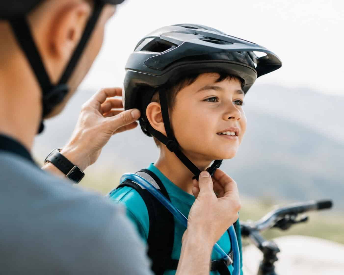 découvrez comment choisir le meilleur casque enfant pour le vélo, alliant sécurité optimale et confort pour protéger vos enfants lors de leurs balades à vélo.