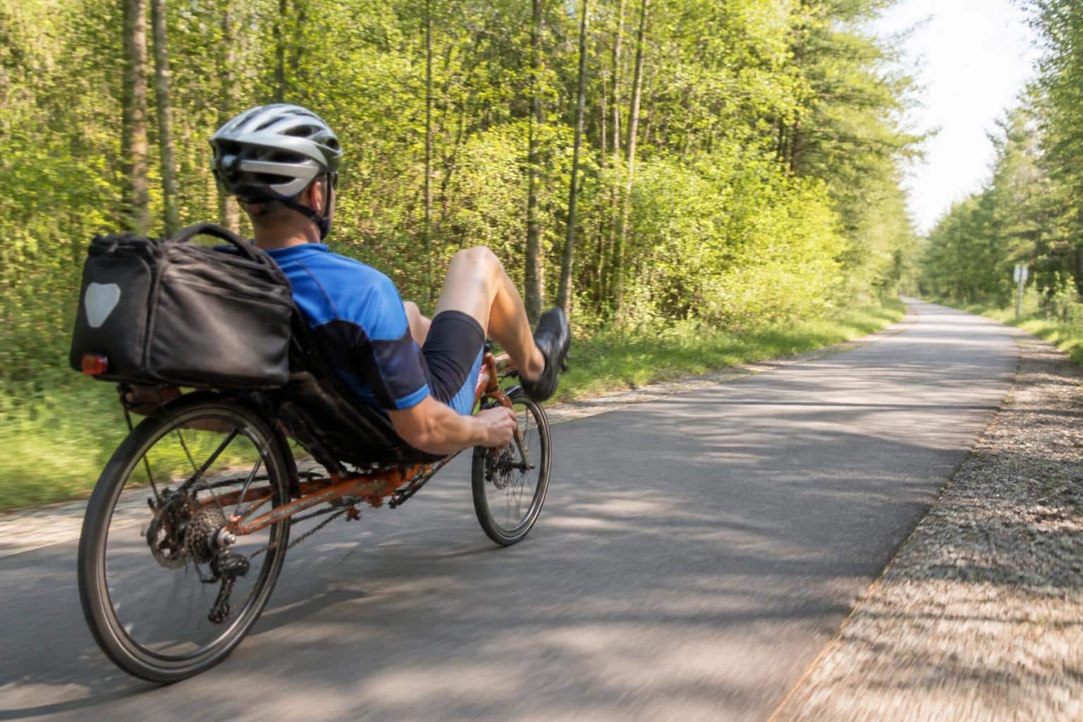 explorez les nombreux avantages du vélo allongé et profitez d'une expérience de cyclisme confortable, ergonomique et bénéfique pour votre santé.