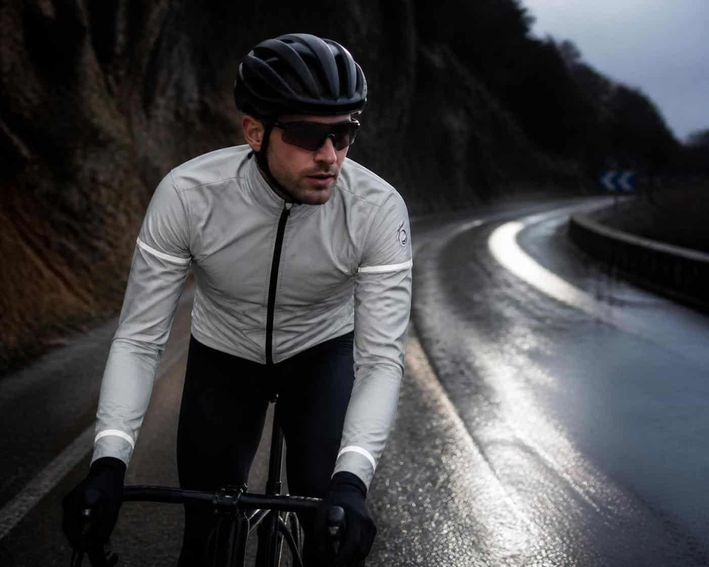 découvrez comment choisir la veste vélo idéale qui combine confort et sécurité pour vos trajets quotidiens à vélo. nos conseils pour bien vous équiper.