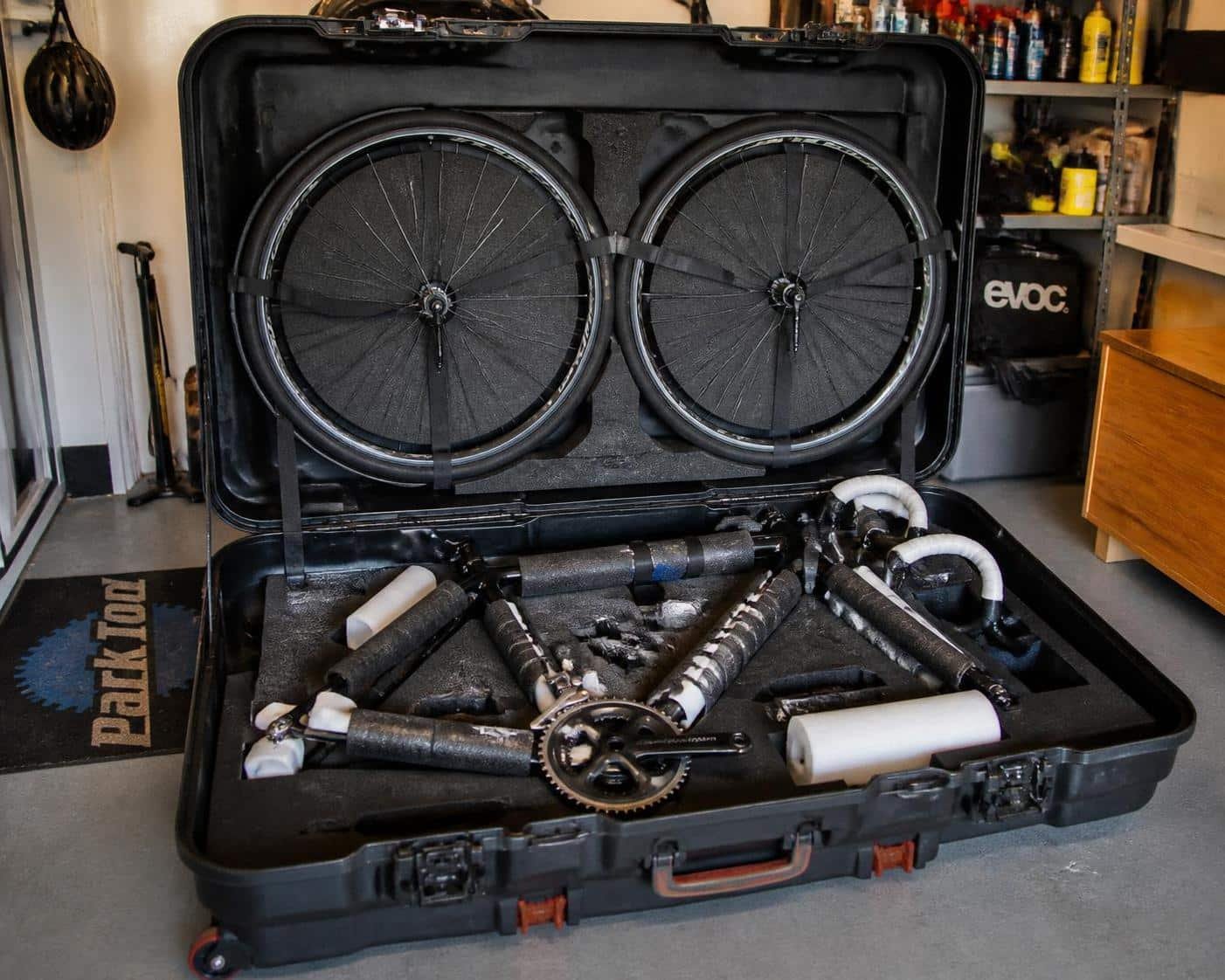 découvrez comment choisir et utiliser une valise vélo pour transporter votre deux-roues en toute sécurité et simplicité lors de vos déplacements.