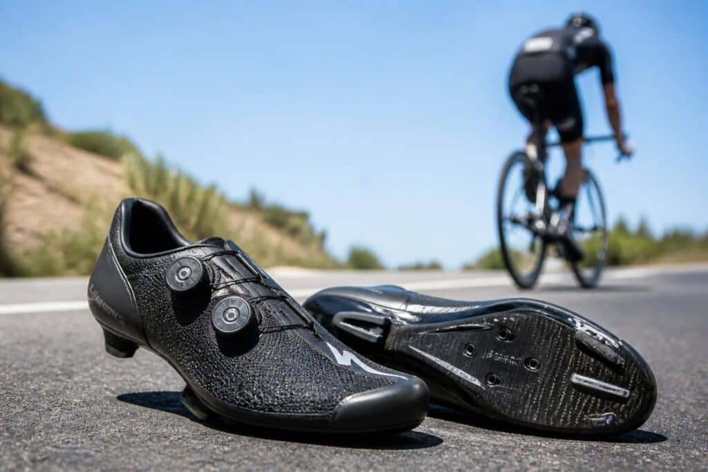 découvrez comment choisir la meilleure chaussure de vélo de course pour optimiser votre confort et améliorer vos performances sur la route.