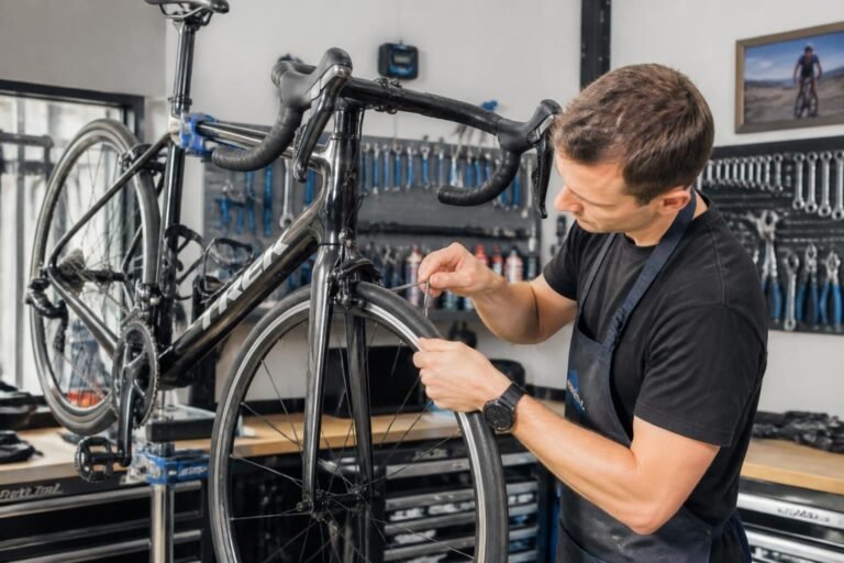 découvrez comment fixer efficacement un vélo grâce à nos conseils pratiques et techniques essentielles pour assurer sa sécurité et sa stabilité.