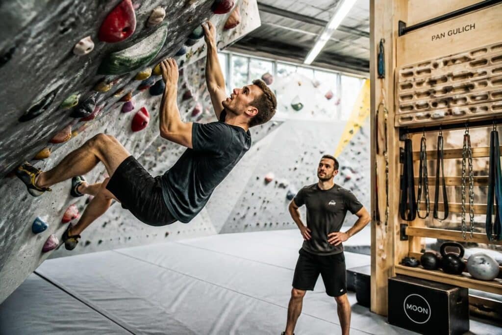 découvrez des conseils pratiques et des techniques efficaces pour progresser rapidement en entraînement d'escalade, améliorer votre technique et gagner en performance.