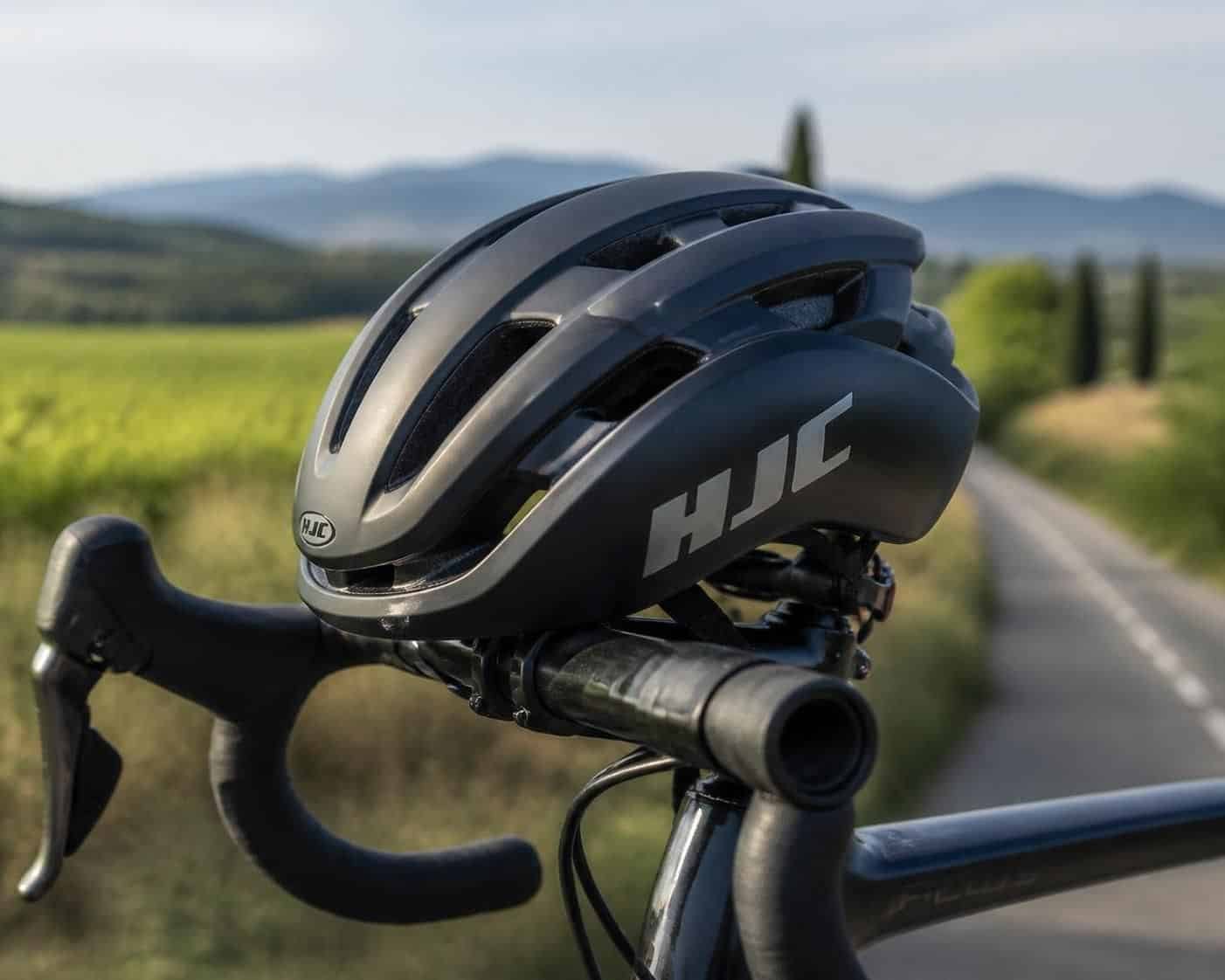 découvrez tout ce qu'il faut savoir sur le casque hjc pour vélo, alliant sécurité optimale et confort pour vos balades à deux roues.